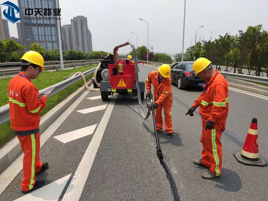 160 grados de Asphalt Road Maintenance Hot Tar del camino del sellante de la reparación para reparar el camino